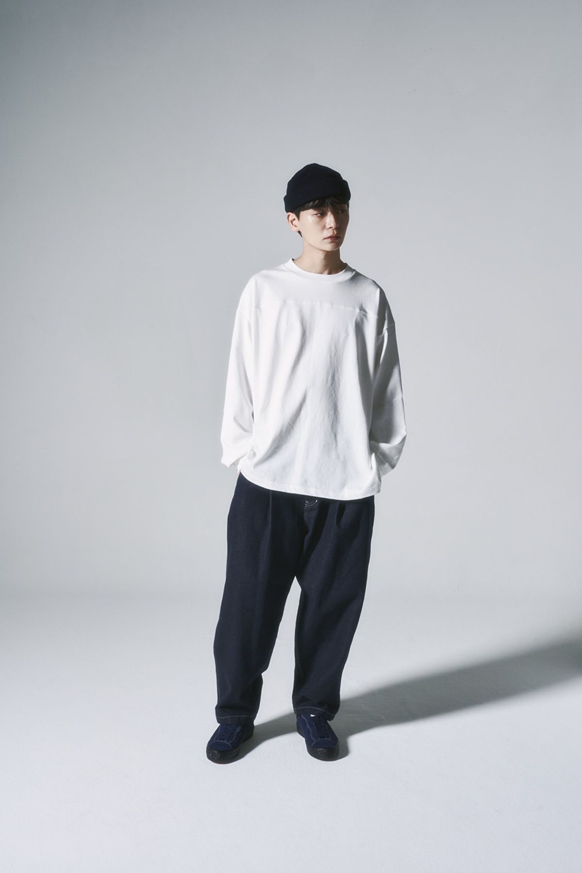 히즈핸더(HISHANDER) BELTED WIDE TAPERED DENIM PANTS
