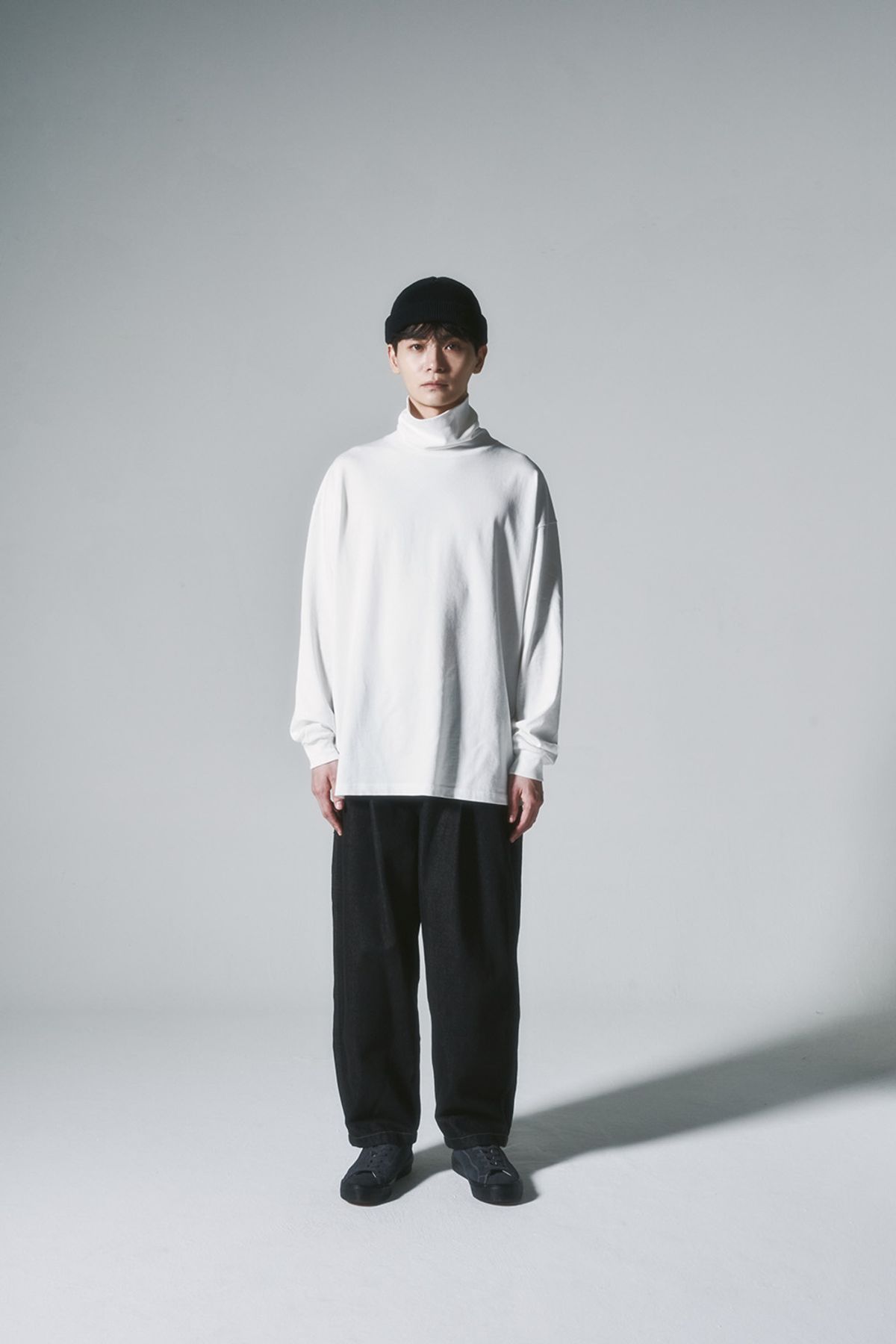 히즈핸더(HISHANDER) BELTED WIDE TAPERED DENIM PANTS