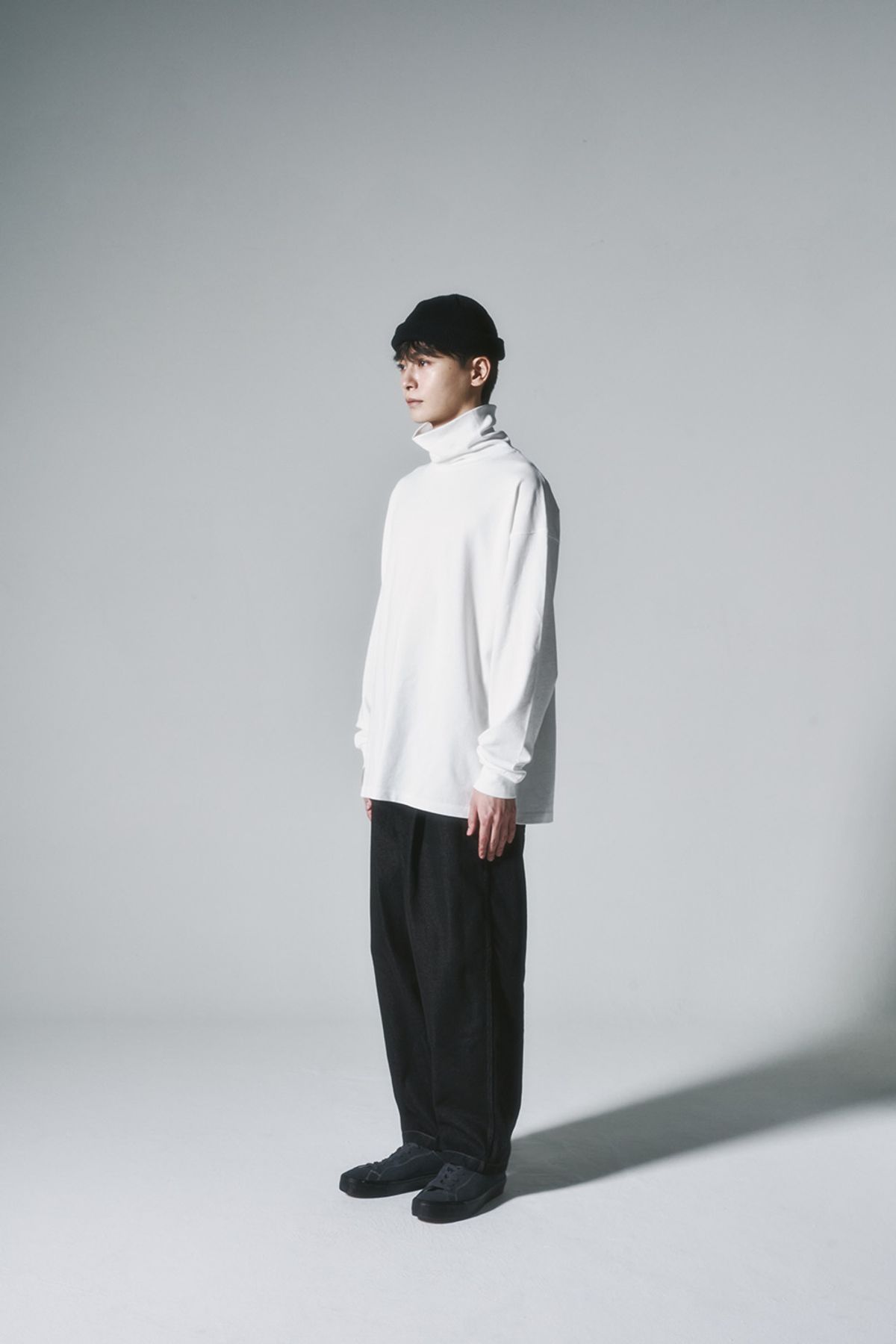 히즈핸더(HISHANDER) BELTED WIDE TAPERED DENIM PANTS