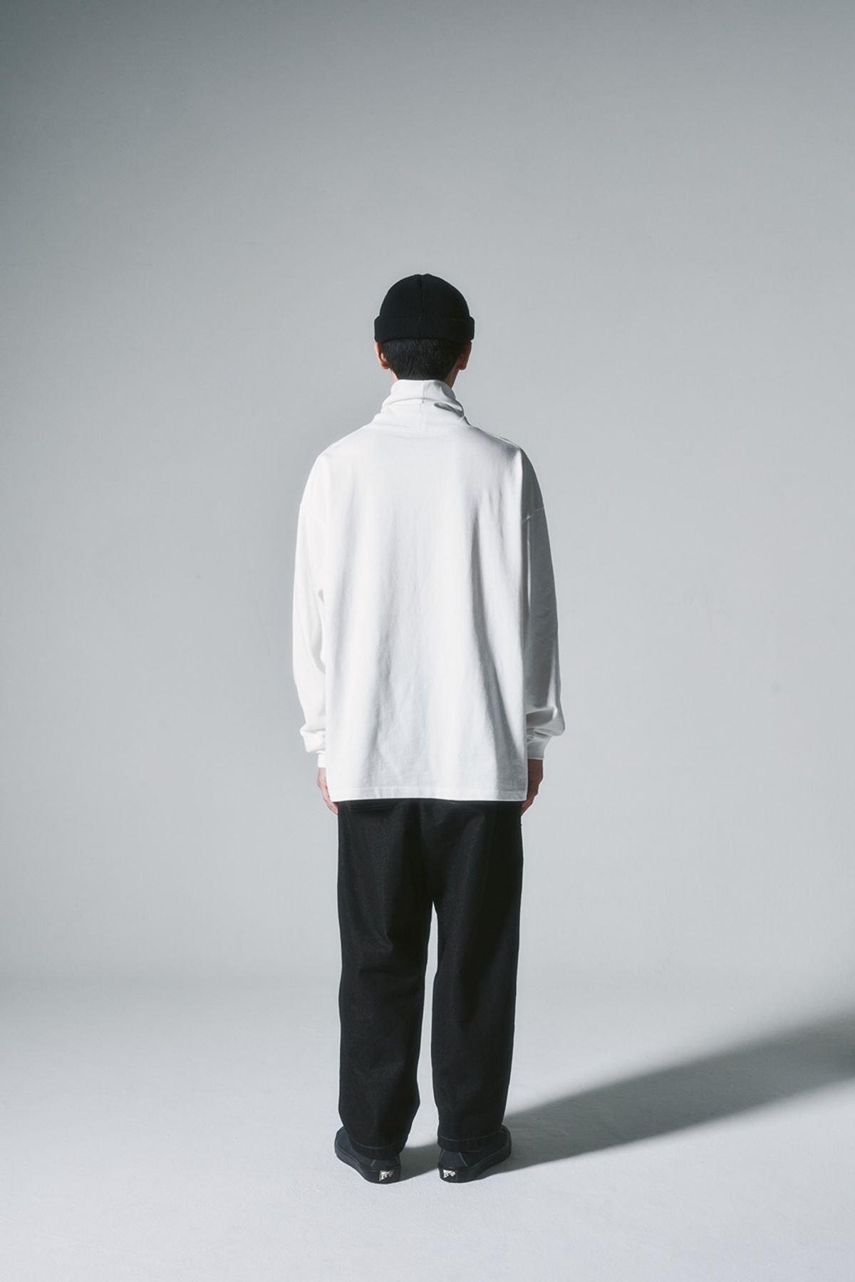 히즈핸더(HISHANDER) BELTED WIDE TAPERED DENIM PANTS