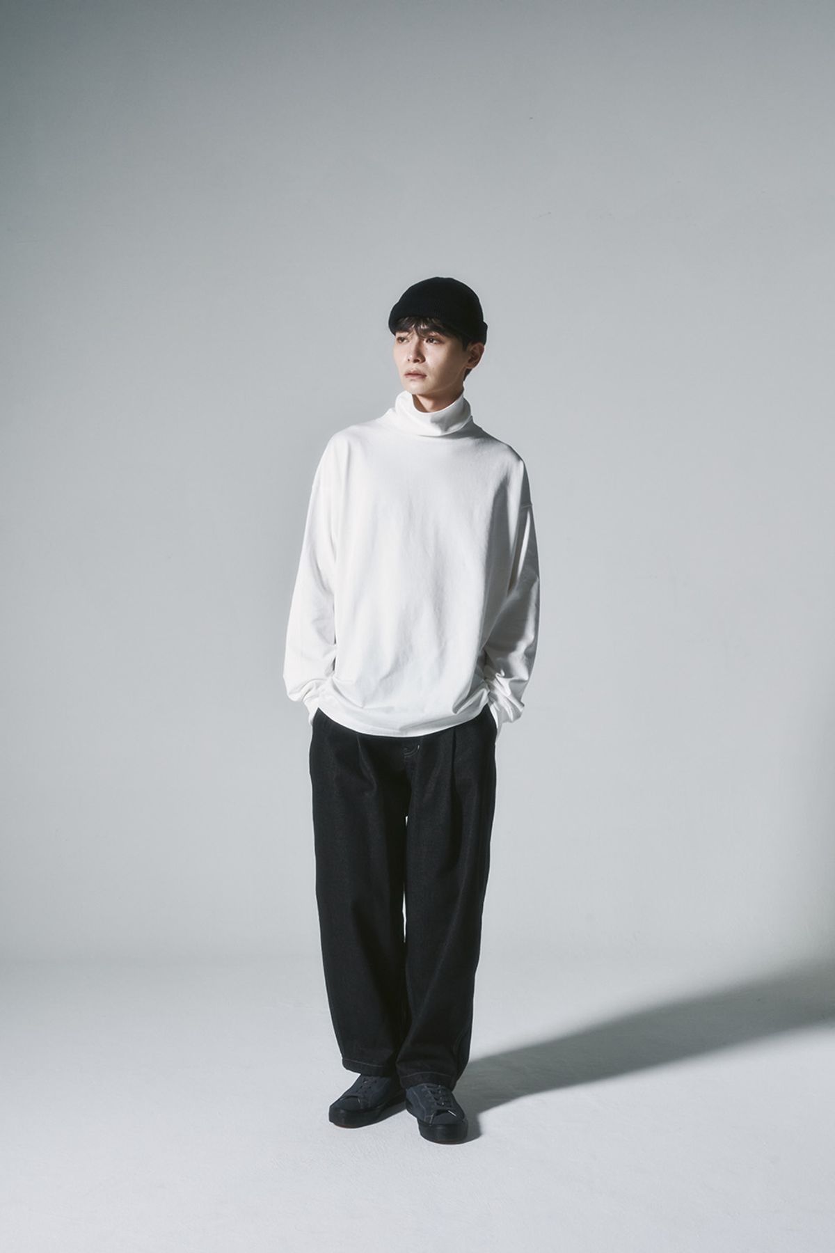 히즈핸더(HISHANDER) BELTED WIDE TAPERED DENIM PANTS