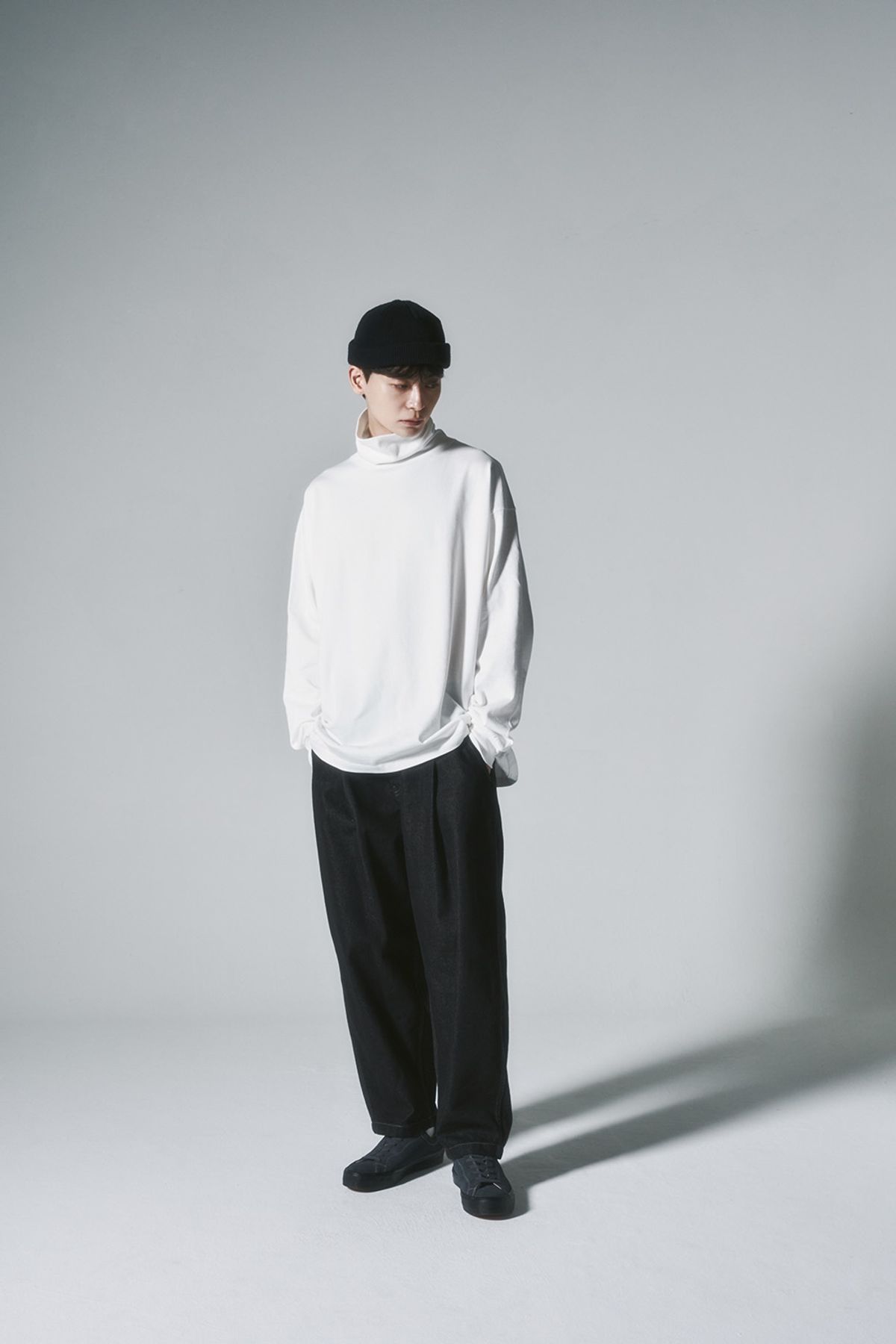 히즈핸더(HISHANDER) BELTED WIDE TAPERED DENIM PANTS
