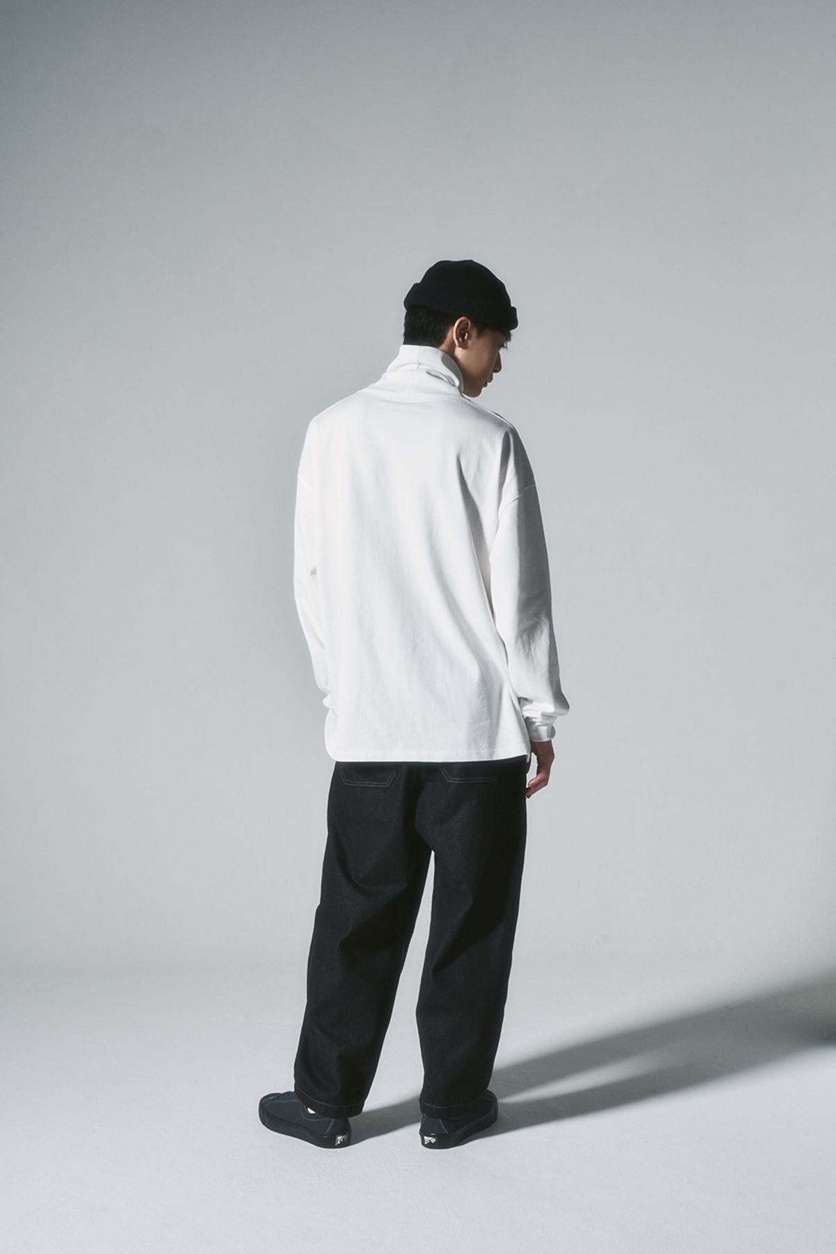 히즈핸더(HISHANDER) BELTED WIDE TAPERED DENIM PANTS