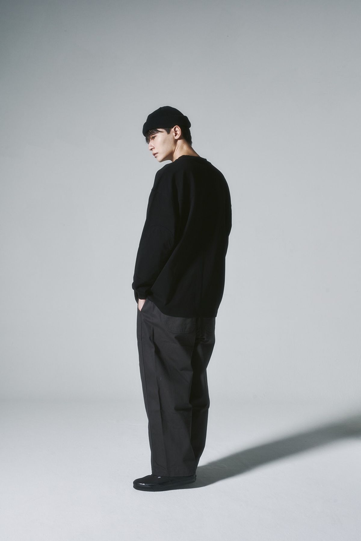 히즈핸더(HISHANDER) EASY WIDE TAPERED PANTS