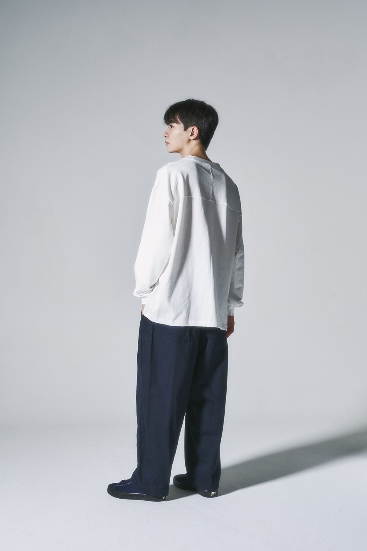 히즈핸더(HISHANDER) EASY WIDE TAPERED PANTS