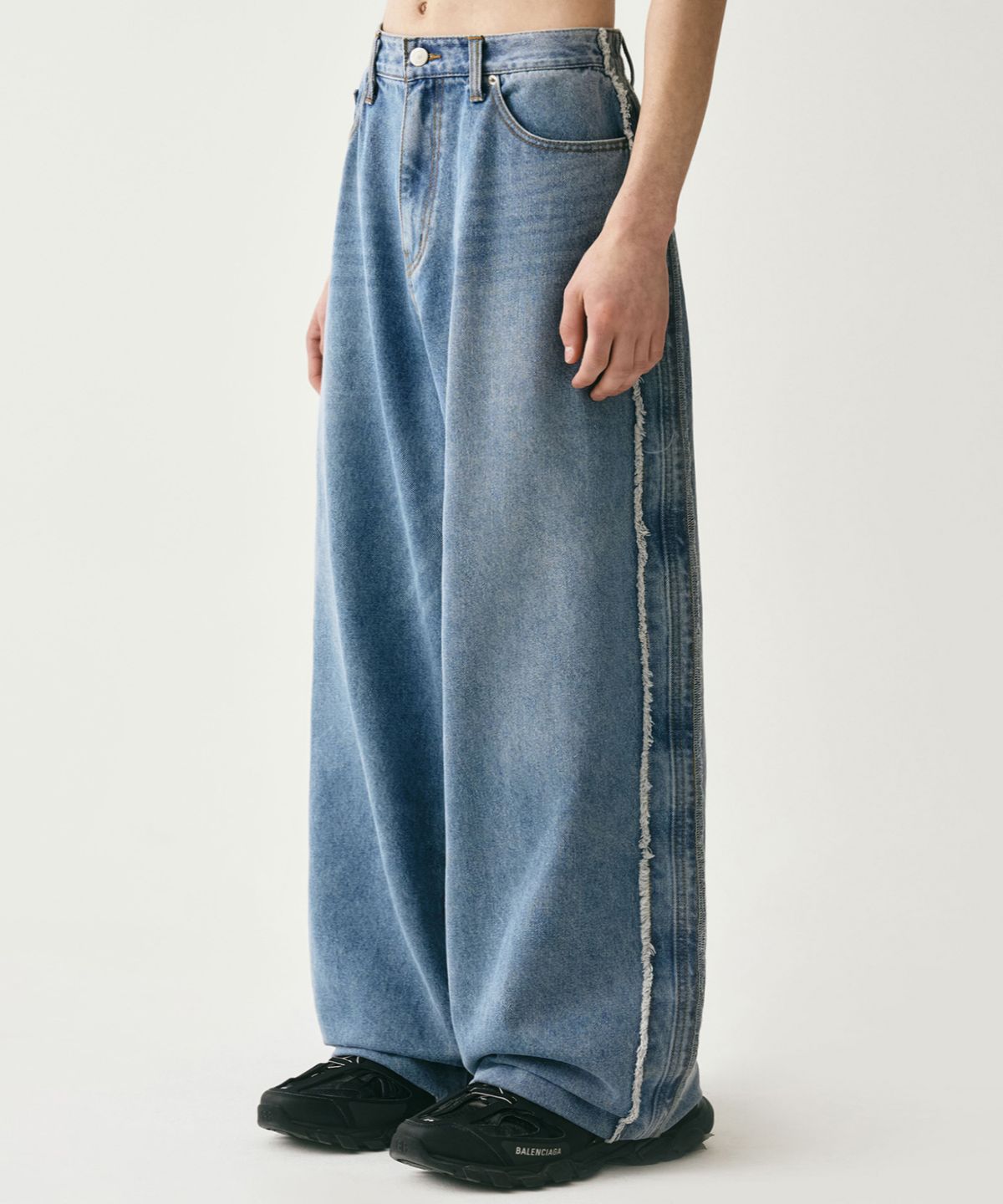 어반드레스(AVANDRESS) Side Tessle Denim Pants BLUE
