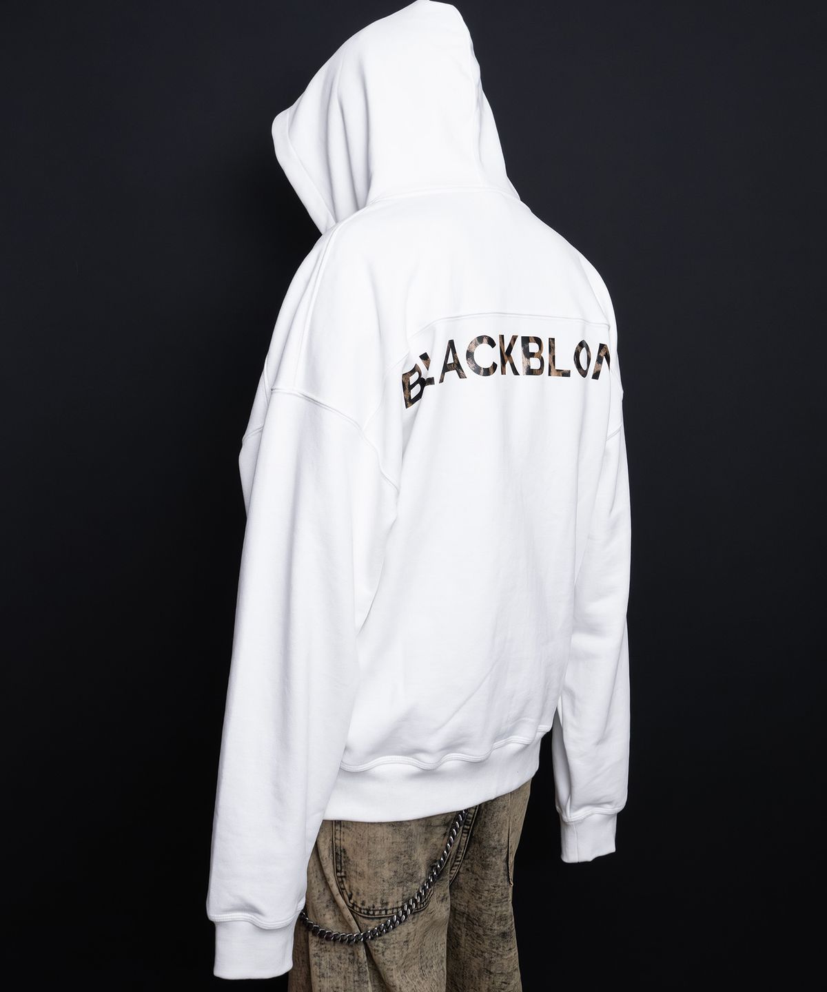 블랙블론드(BLACKBLOND) 비비디 레오파드 클래식 스마일 로고 후디 (화이트)