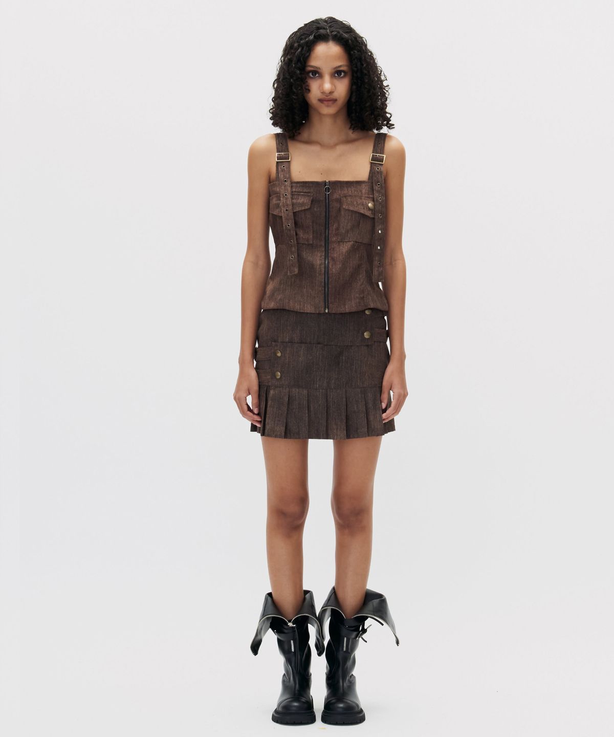 쎄쎄쎄(SETSETSET) SIGNATURE CROSSOVER FAKE DENIM PLEATS SKIRT BROWN