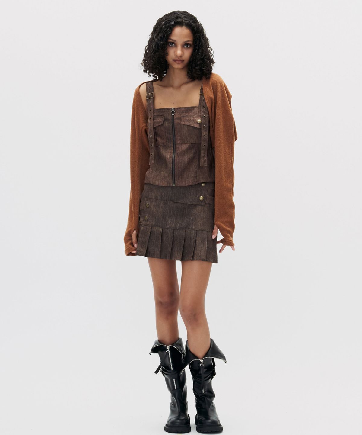 쎄쎄쎄(SETSETSET) SIGNATURE CROSSOVER FAKE DENIM PLEATS SKIRT BROWN