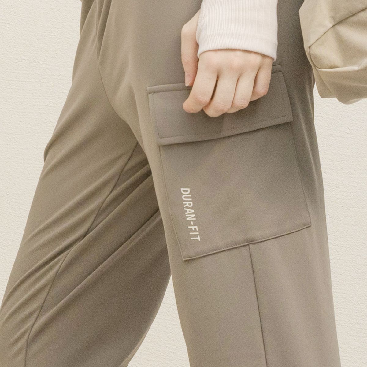 뒤란(DURAN) 피노 기모 아웃포켓 카고 조거 팬츠 DBF3W-9153 2colors