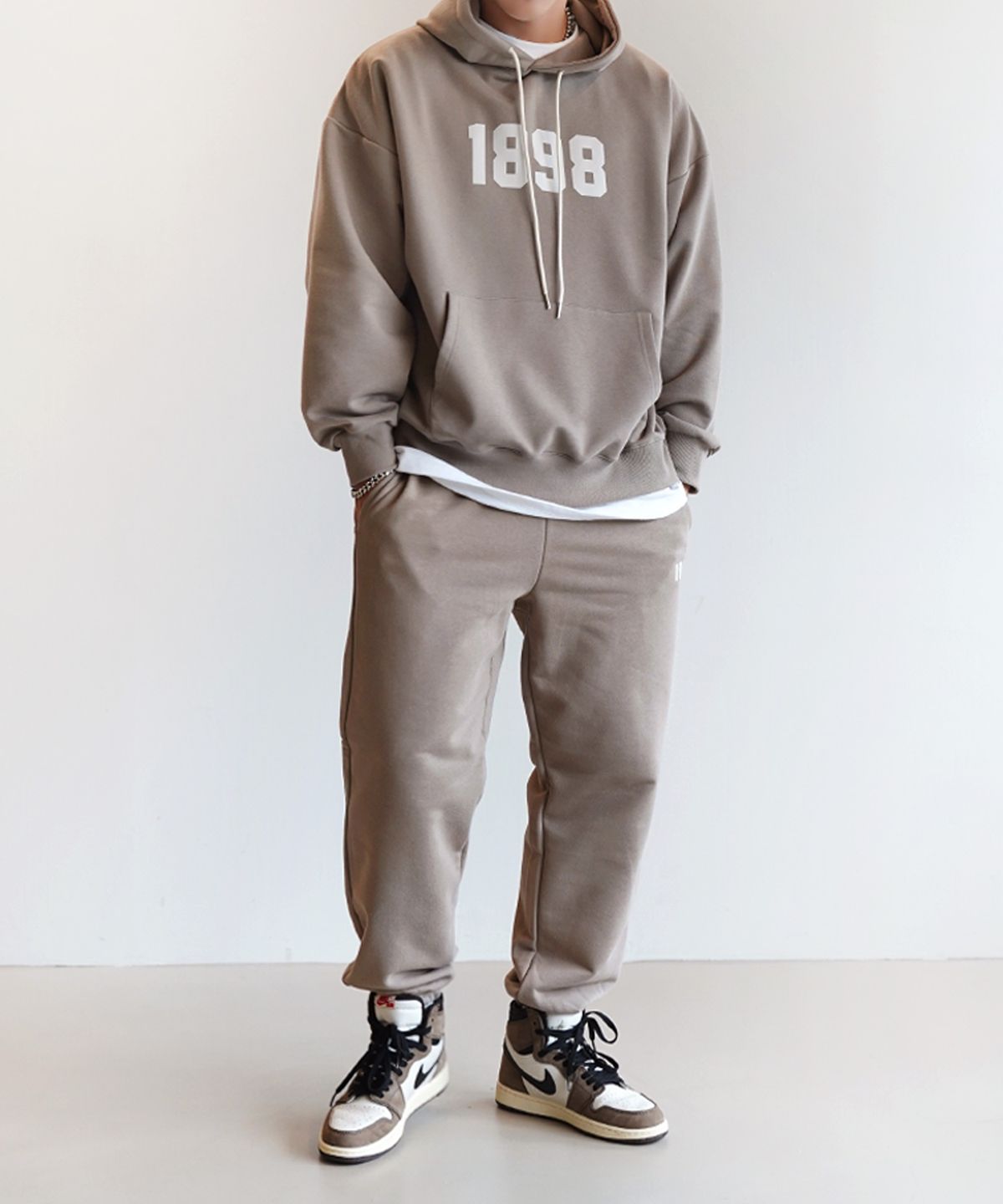 더마일(THEMILE) 1898 GARMENTS SWEAT PANTS[BROWN]
