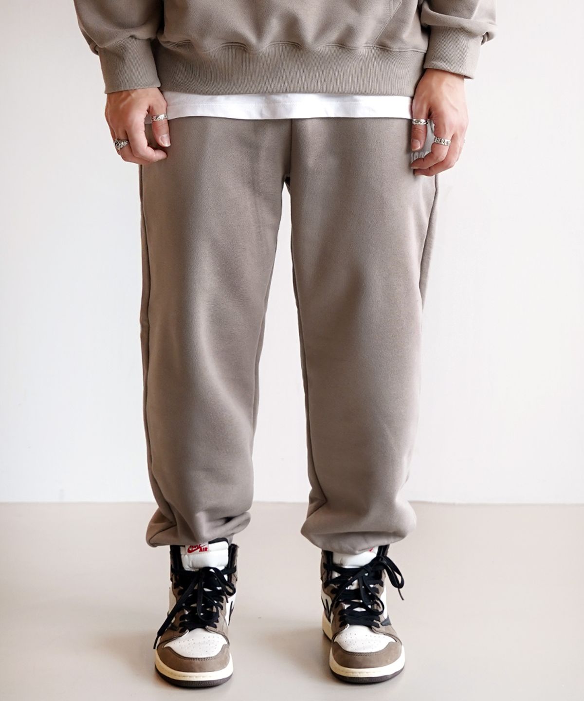 더마일(THEMILE) 1898 GARMENTS SWEAT PANTS[BROWN]
