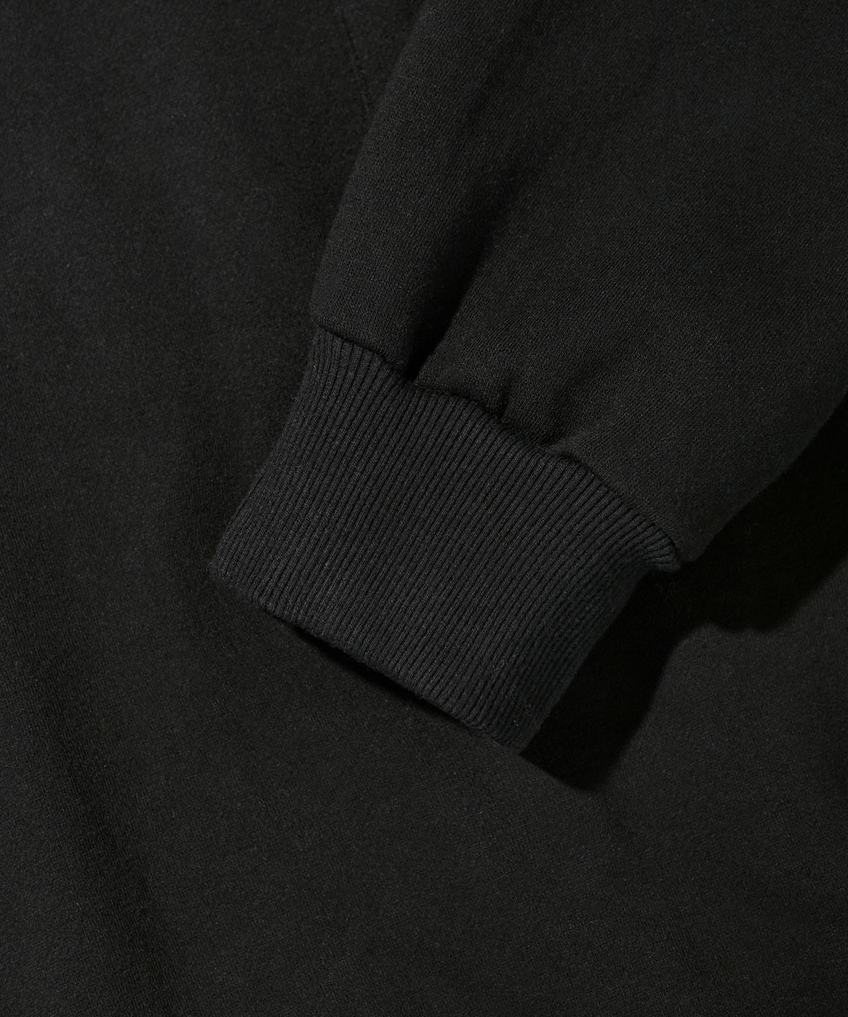 에스릿 스튜디오(SLIT STUDIO) 레터링 포켓 기모 스웨트 셔츠 블랙