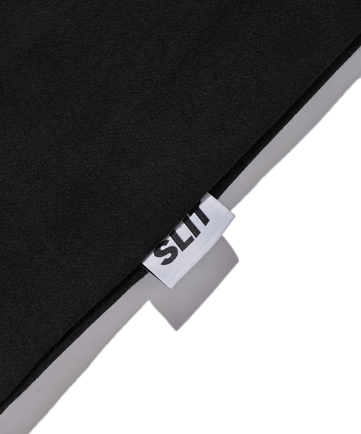 에스릿 스튜디오(SLIT STUDIO) 레터링 포켓 기모 스웨트 셔츠 블랙