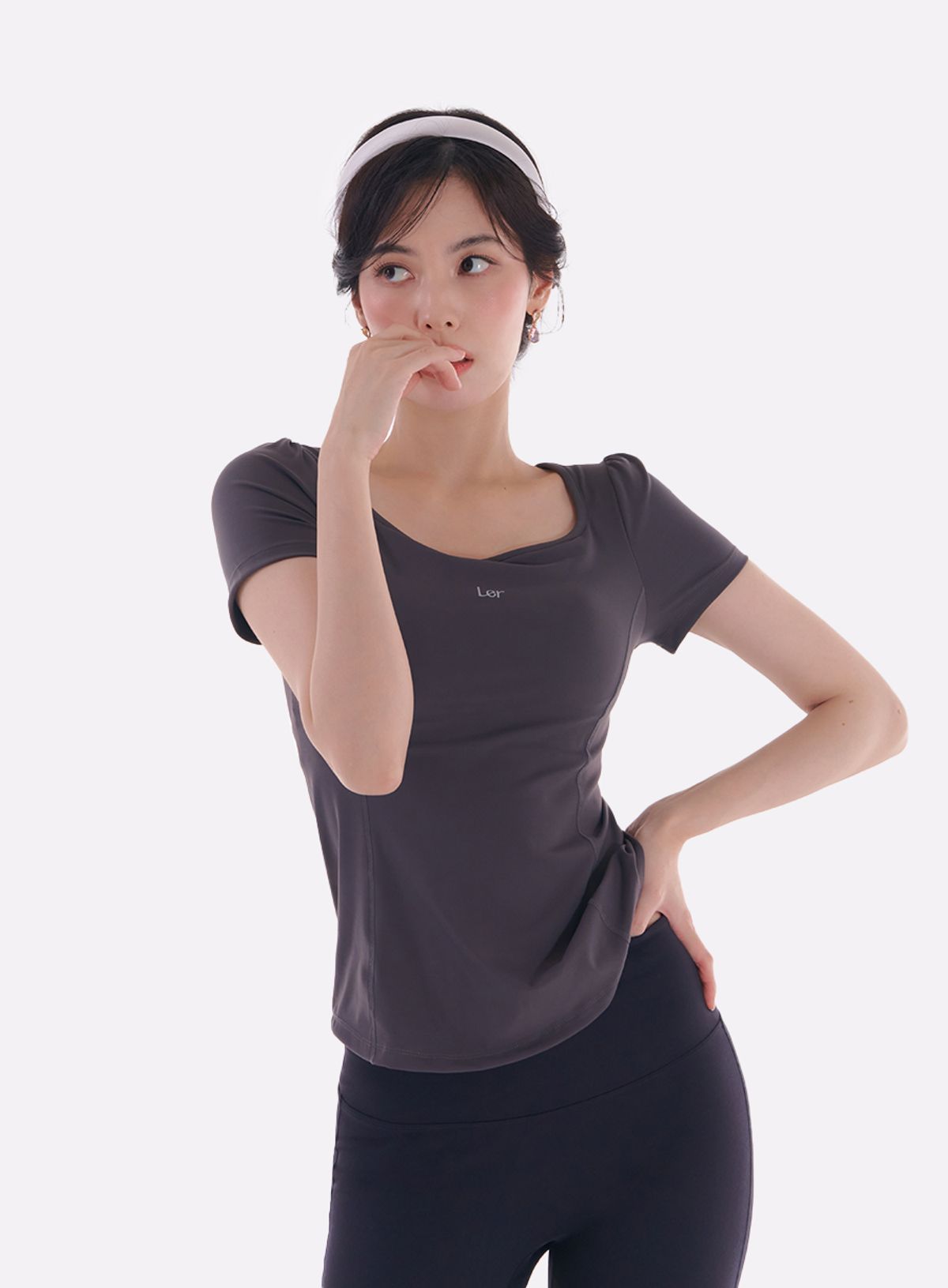 레르(LER) 숏 슬리브 스퀘어넥 탑 차콜 L23TS01CH