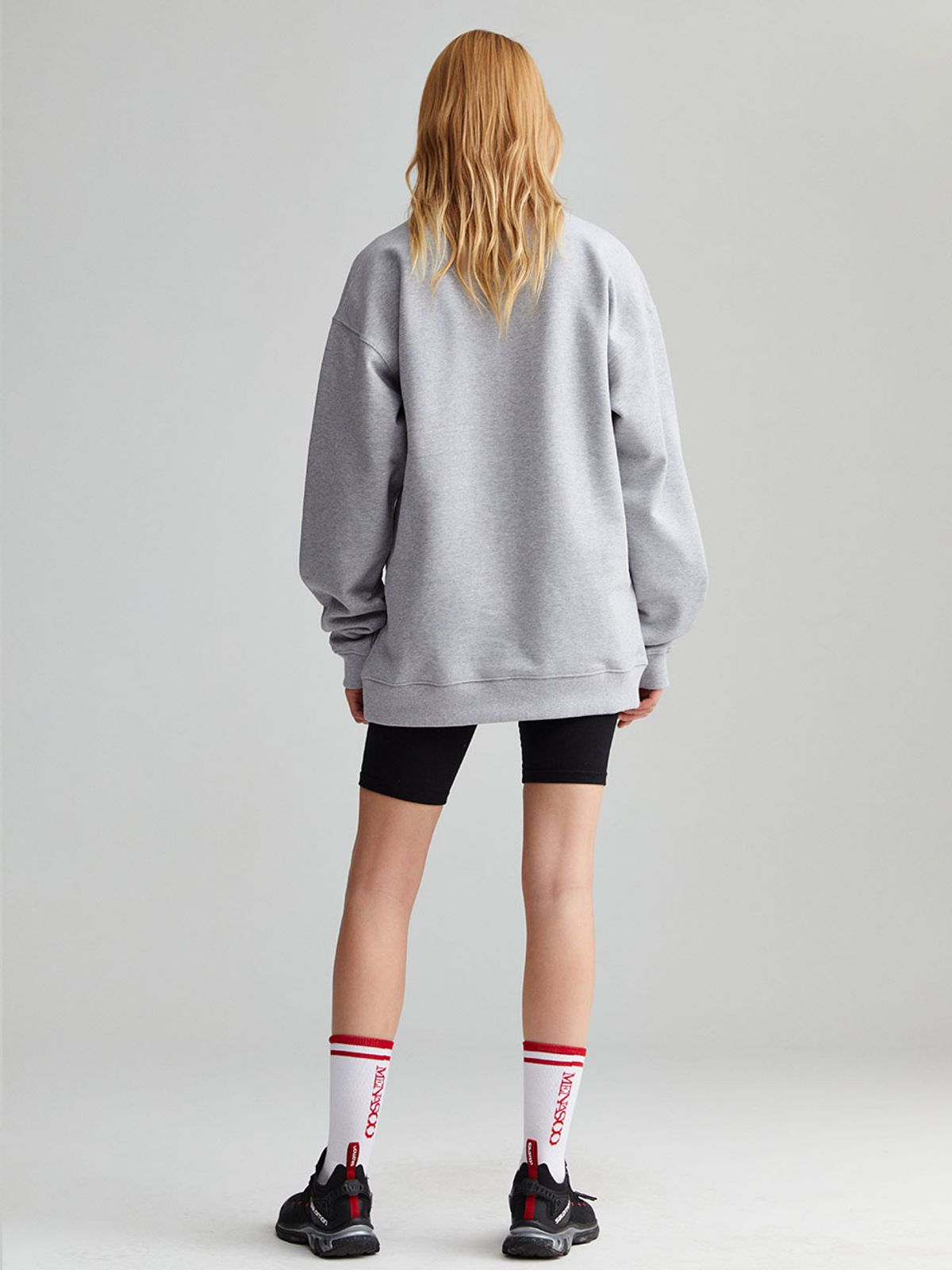 미나수(MENASOO) UNISEX HERITAGE EMBLEM MOCK-NECK SWEATSHIRT MELANGE