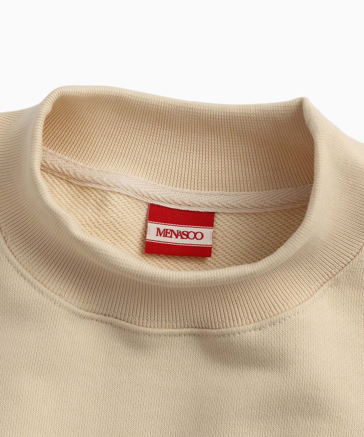 미나수(MENASOO) UNISEX HERITAGE EMBLEM MOCK-NECK SWEATSHIRT IVORY