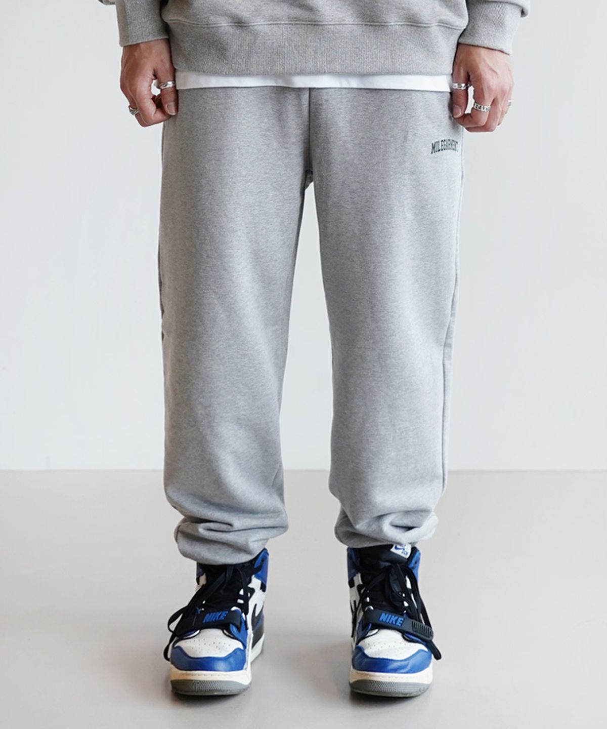 더마일(THEMILE) MILE GARMENTS SWEAT PANTS [GREY]