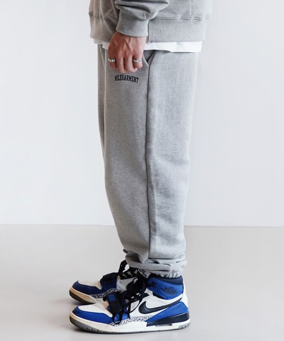 더마일(THEMILE) MILE GARMENTS SWEAT PANTS [GREY]