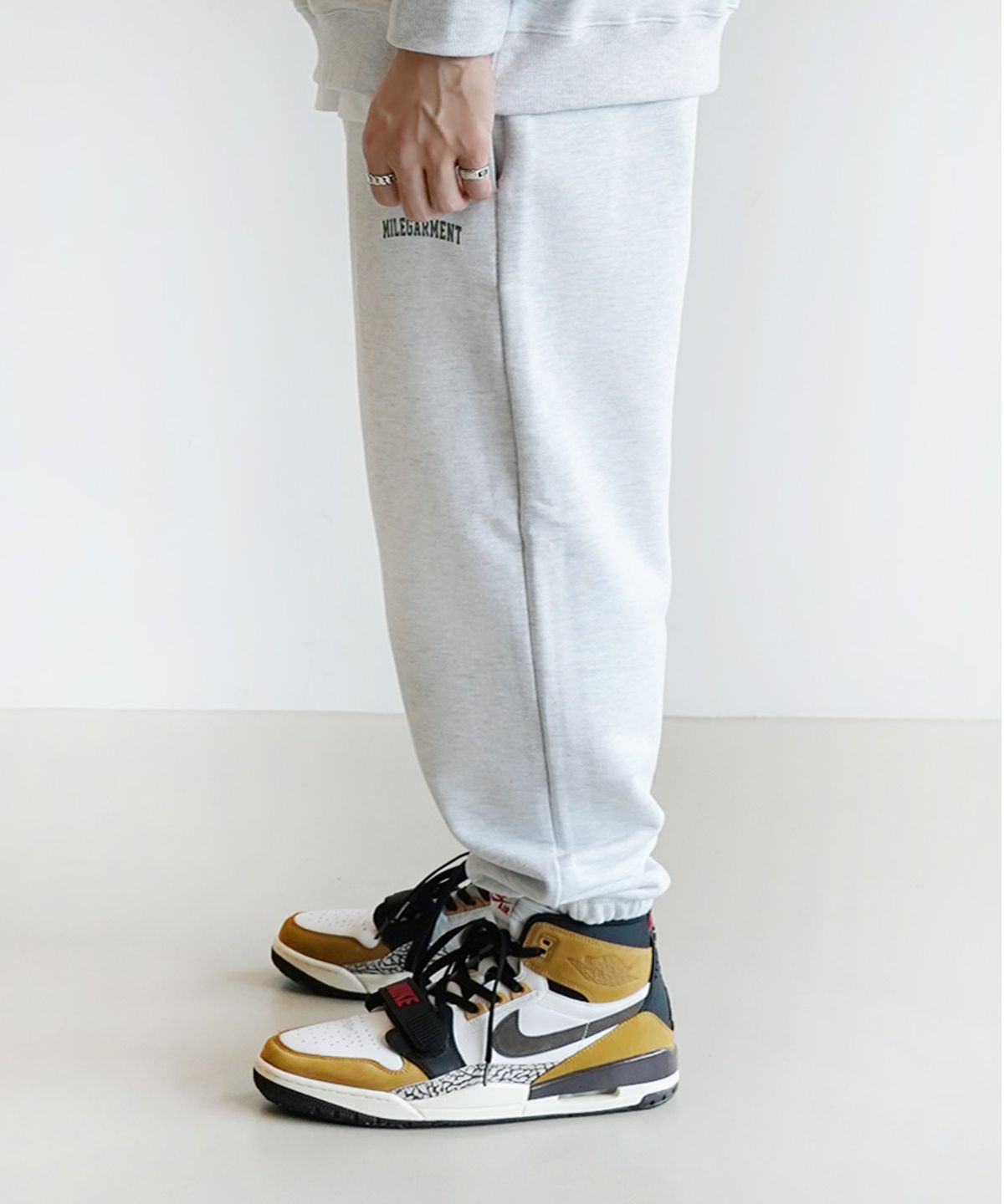 더마일(THEMILE) MILE GARMENTS SWEAT PANTS [OATMEAL]