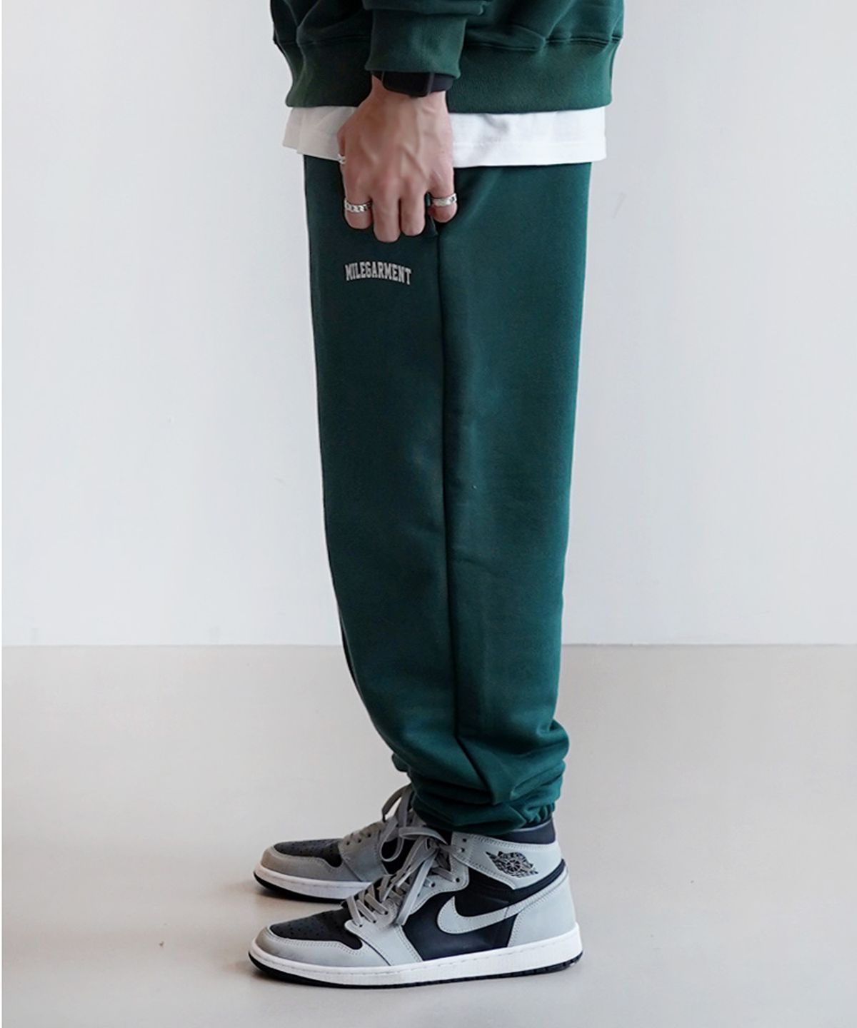 더마일(THEMILE) MILE GARMENTS SWEAT PANTS [GREEN]