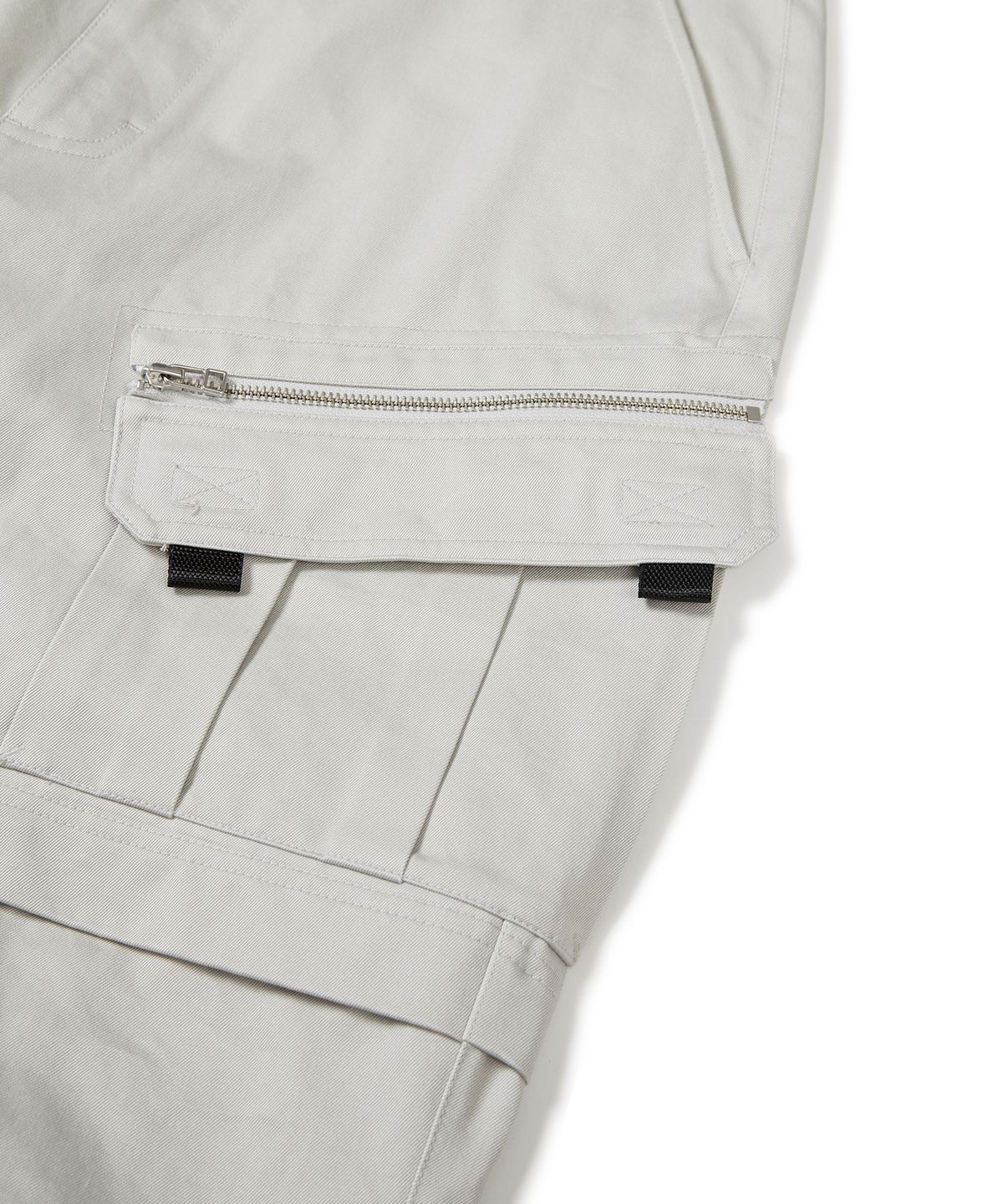 이에이(IEY) TOOL OVER CARGO PANTS Light Grey
