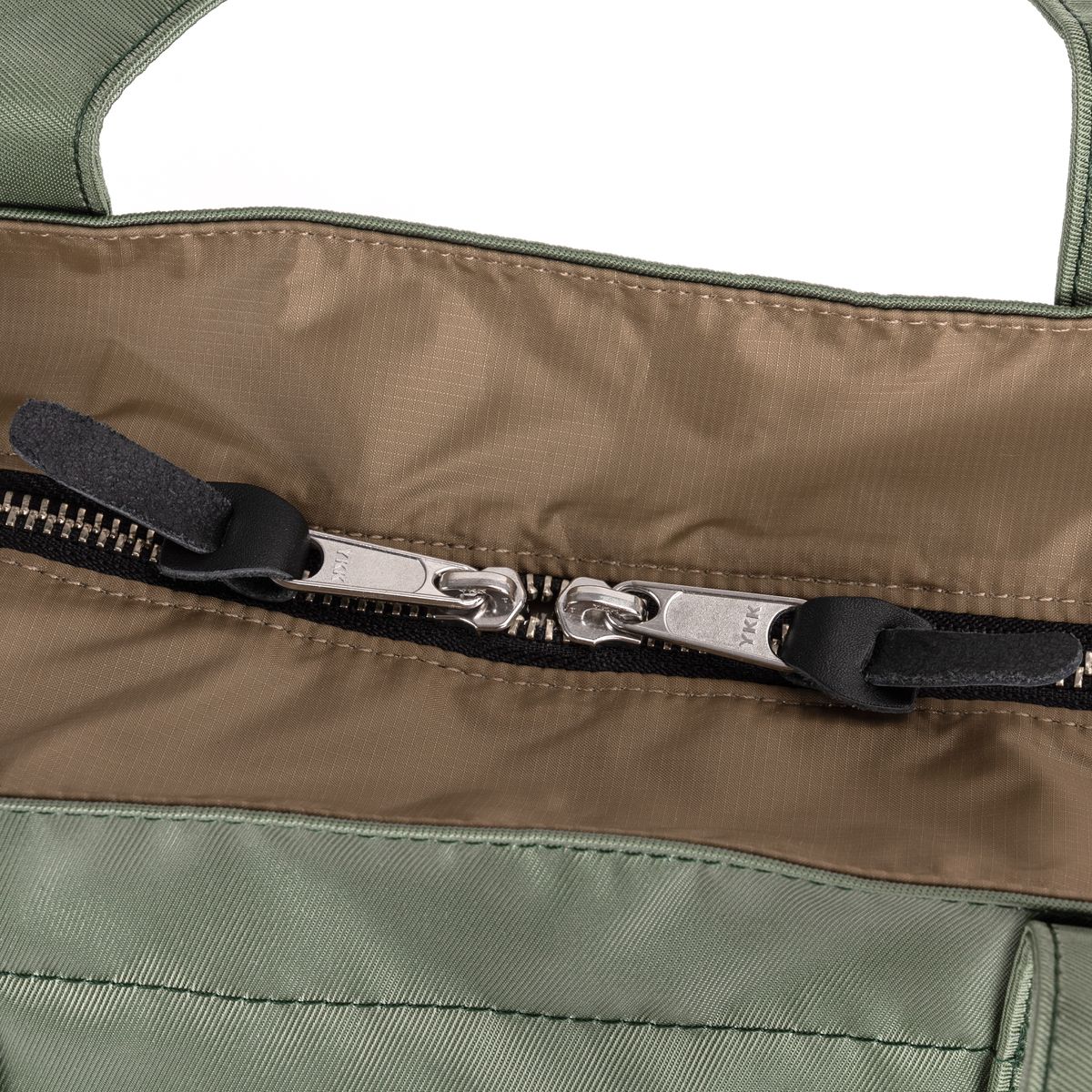 티알브이알(TRVR) Staple Travel Tote Olive