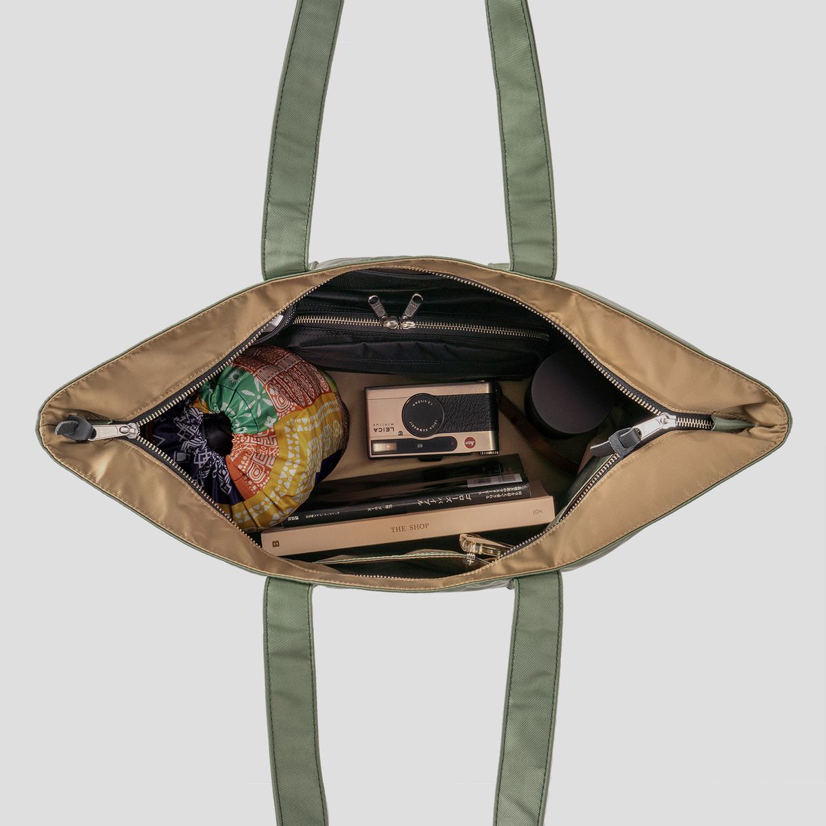 티알브이알(TRVR) Staple Travel Tote Olive