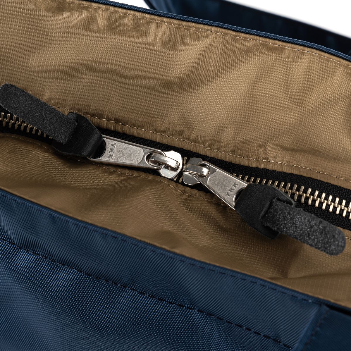 티알브이알(TRVR) Staple Travel Tote Navy