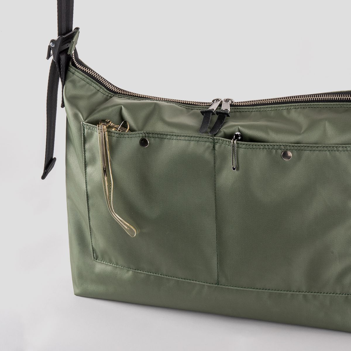 티알브이알(TRVR) Staple Easy Shoulder Olive