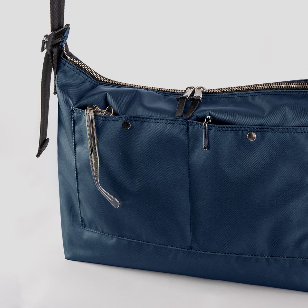 티알브이알(TRVR) Staple Easy Shoulder Navy