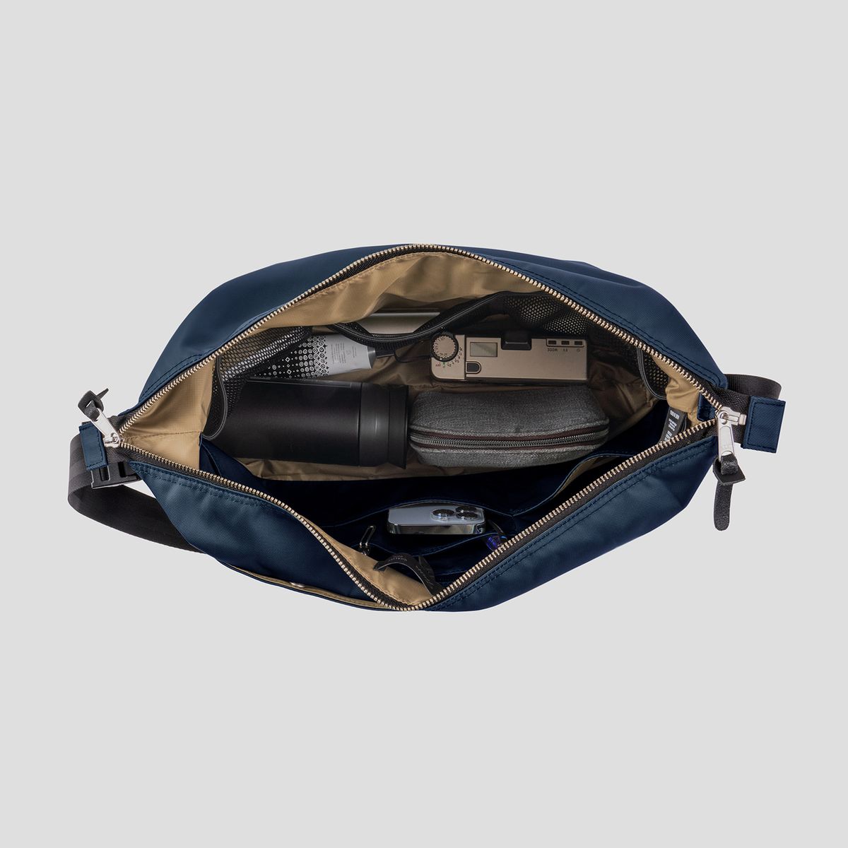 티알브이알(TRVR) Staple Easy Shoulder Navy