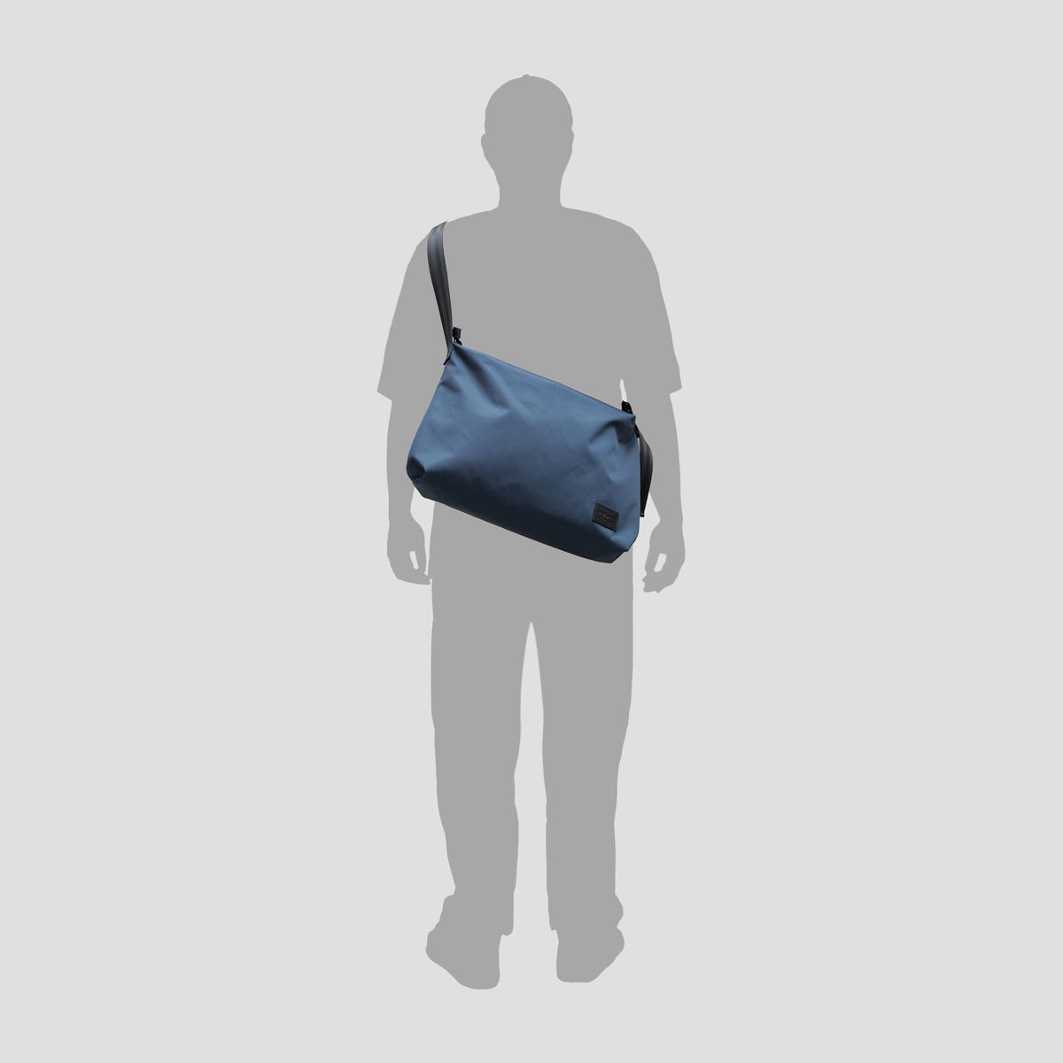 티알브이알(TRVR) Staple Easy Shoulder Navy