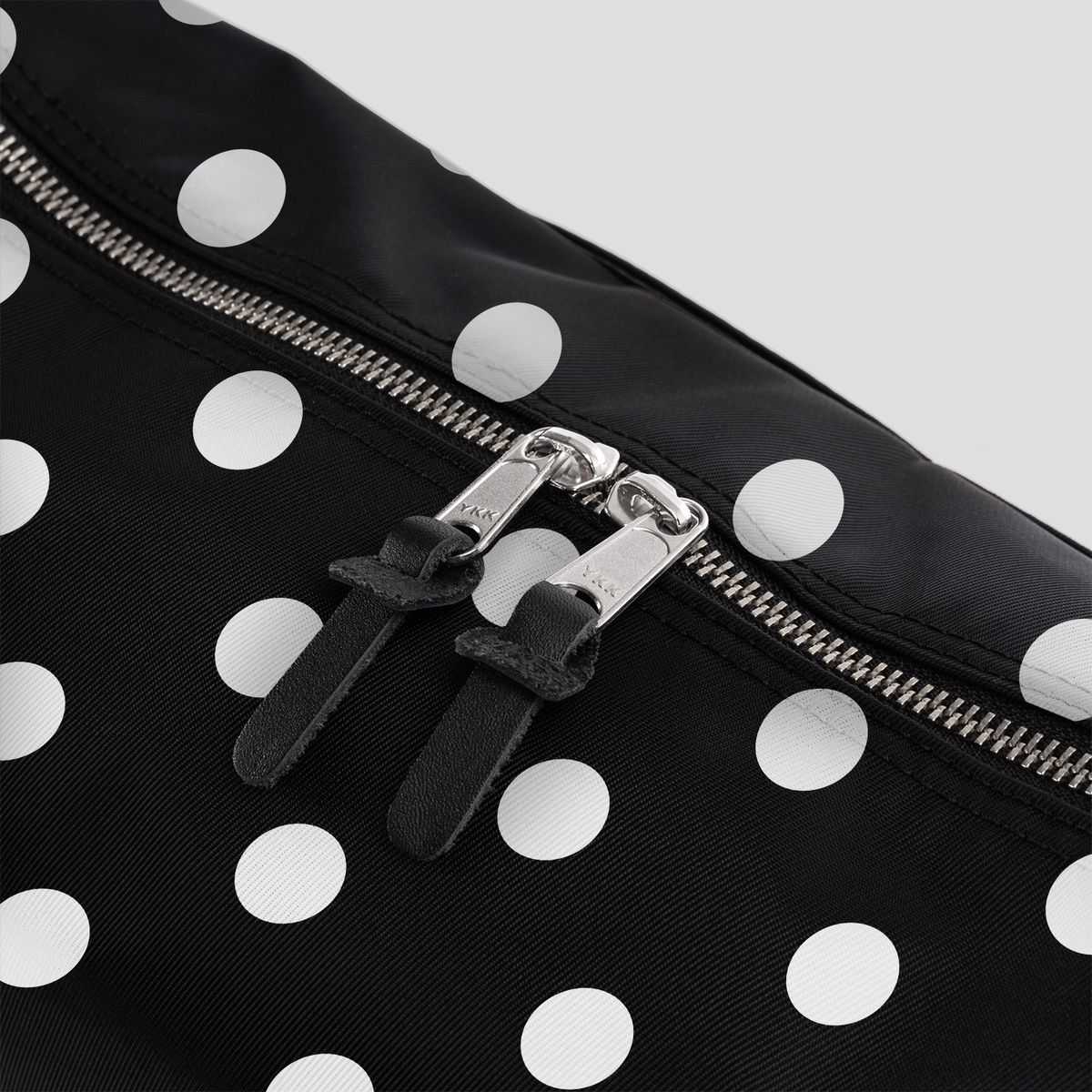 티알브이알(TRVR) Staple Easy Shoulder Polka Dot
