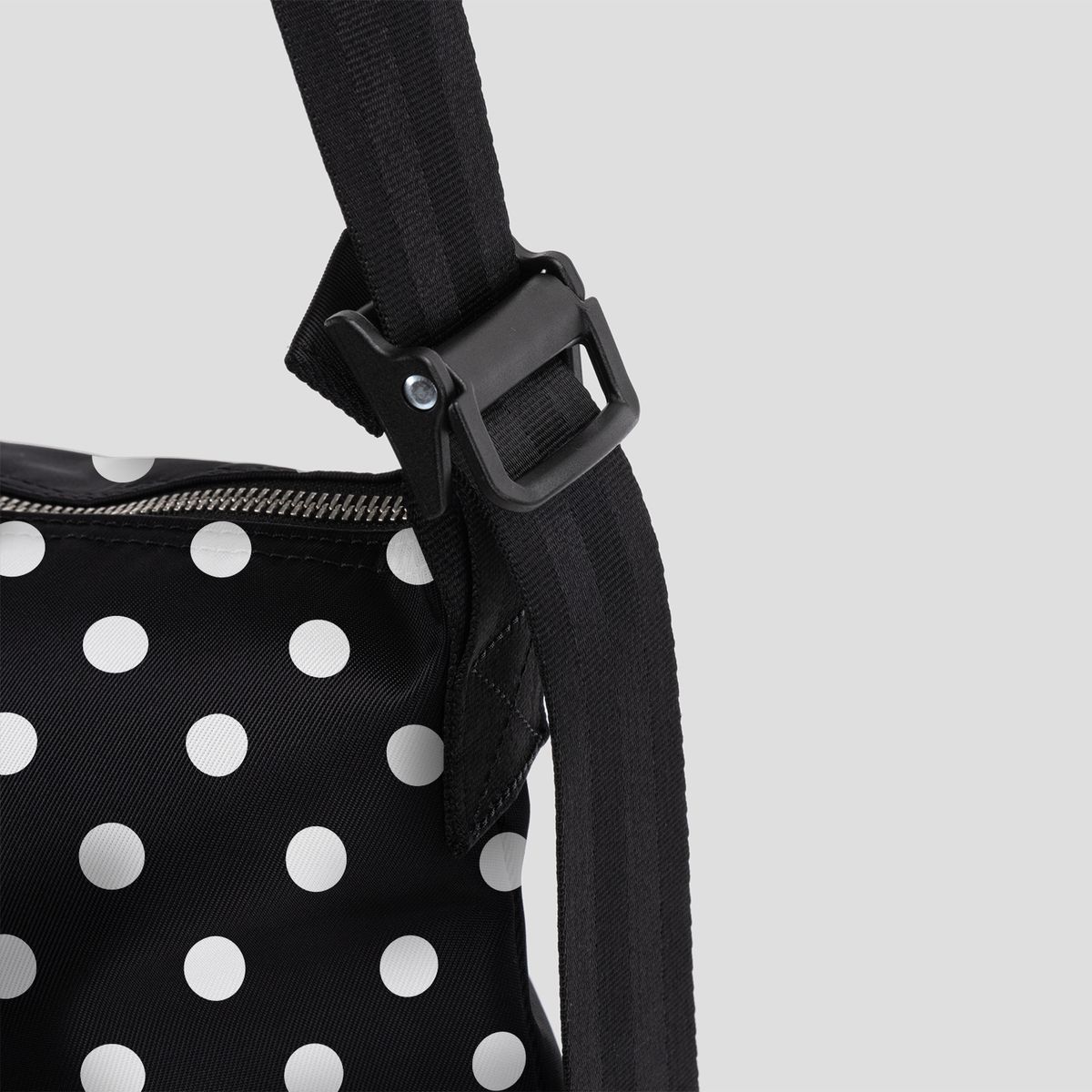 티알브이알(TRVR) Staple Easy Shoulder Polka Dot