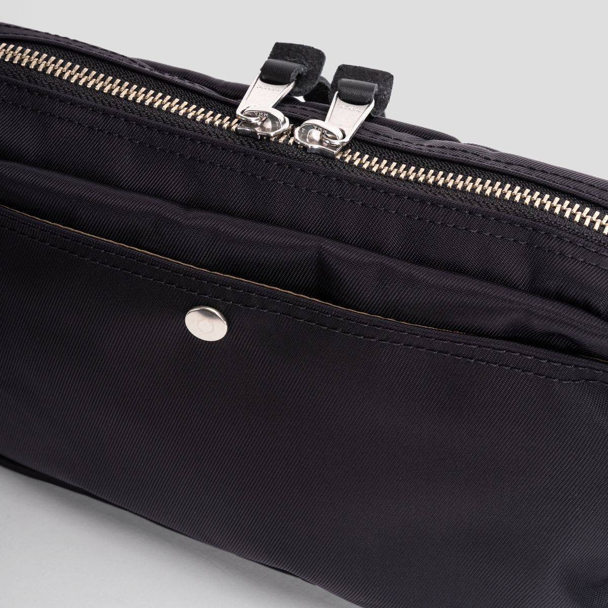 티알브이알(TRVR) Staple Travel Pouch Black