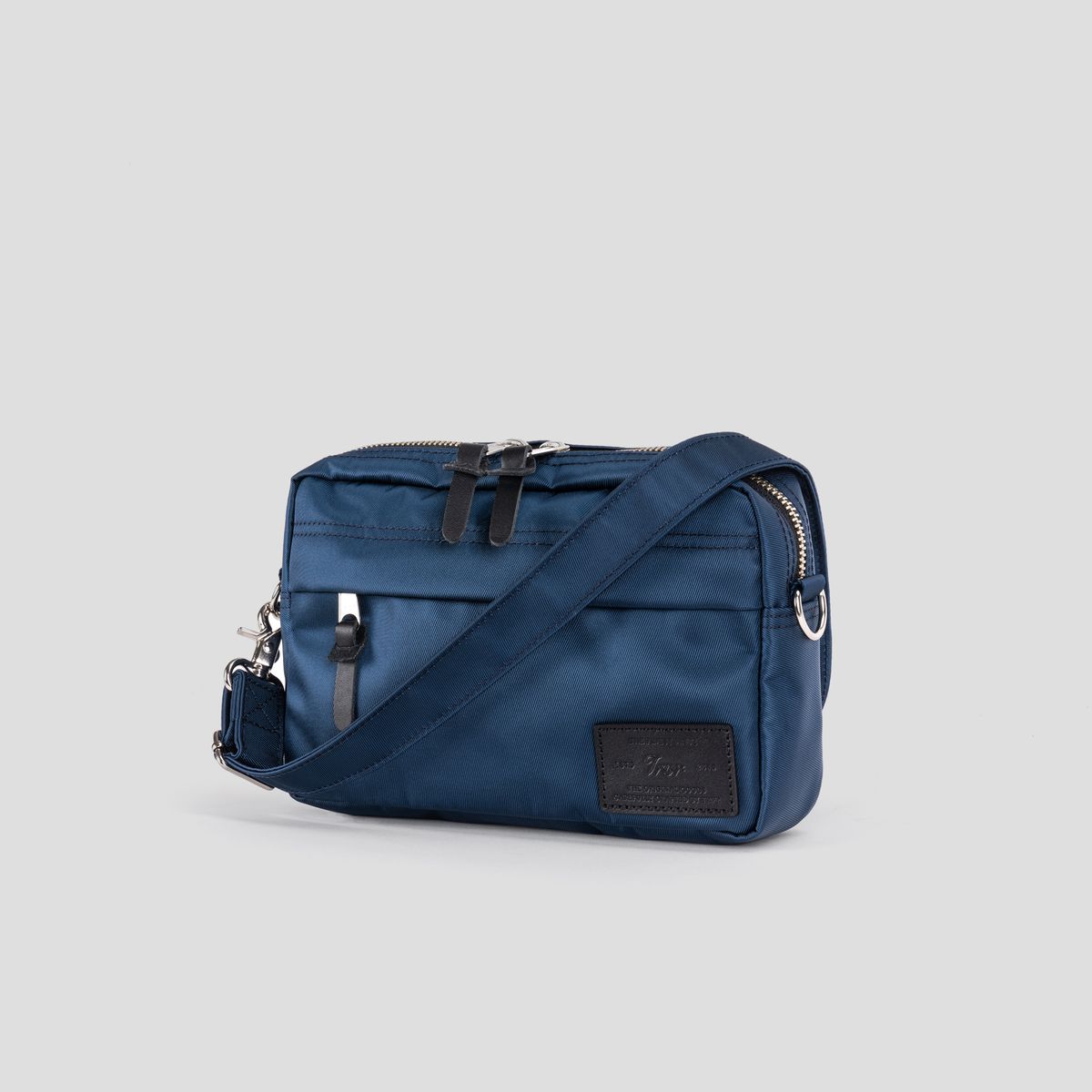 티알브이알(TRVR) Staple Travel Pouch Navy