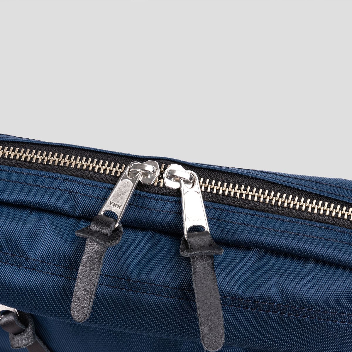 티알브이알(TRVR) Staple Travel Pouch Navy