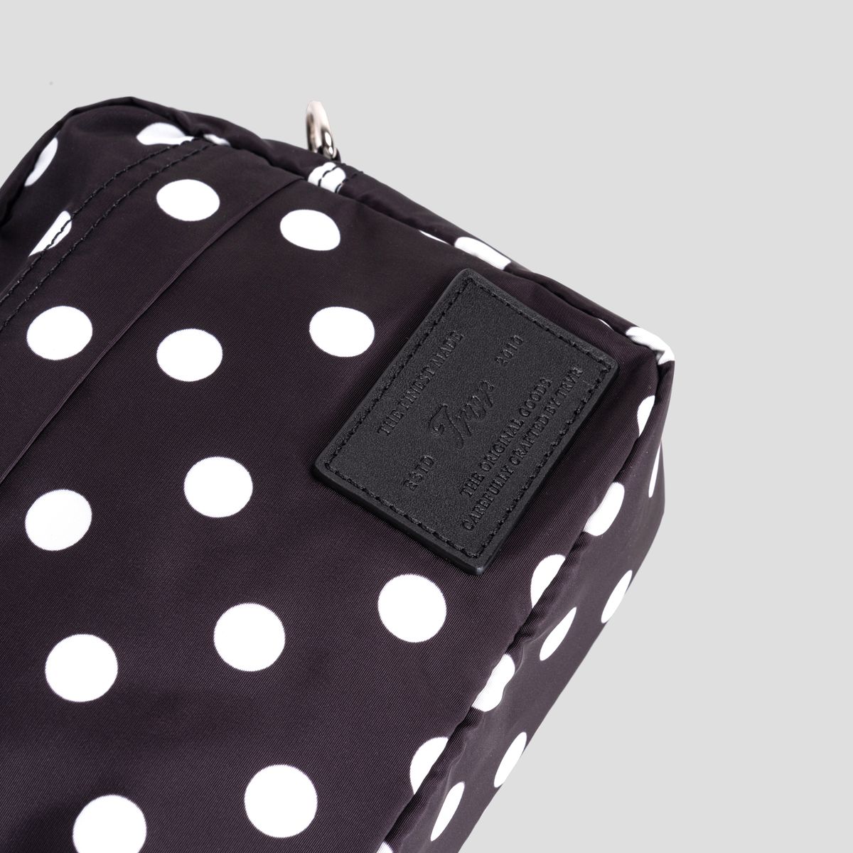 티알브이알(TRVR) Staple Travel Pouch Polka Dot