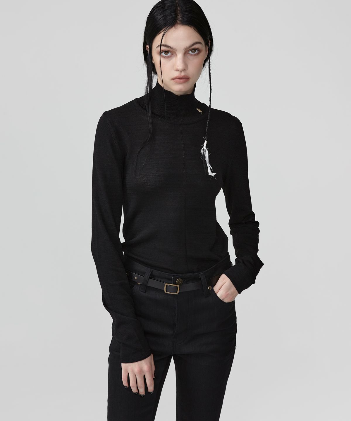 이안조(EAN JO) VISCOSE TURTLENECK SHEER KNIT TOP (BLACK)