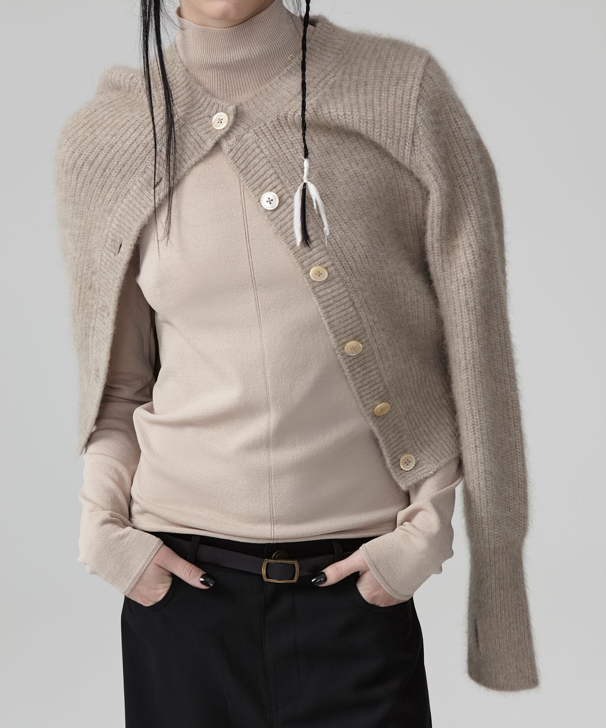 이안조(EAN JO) VISCOSE TURTLENECK SHEER KNIT TOP (SAND BEIGE)