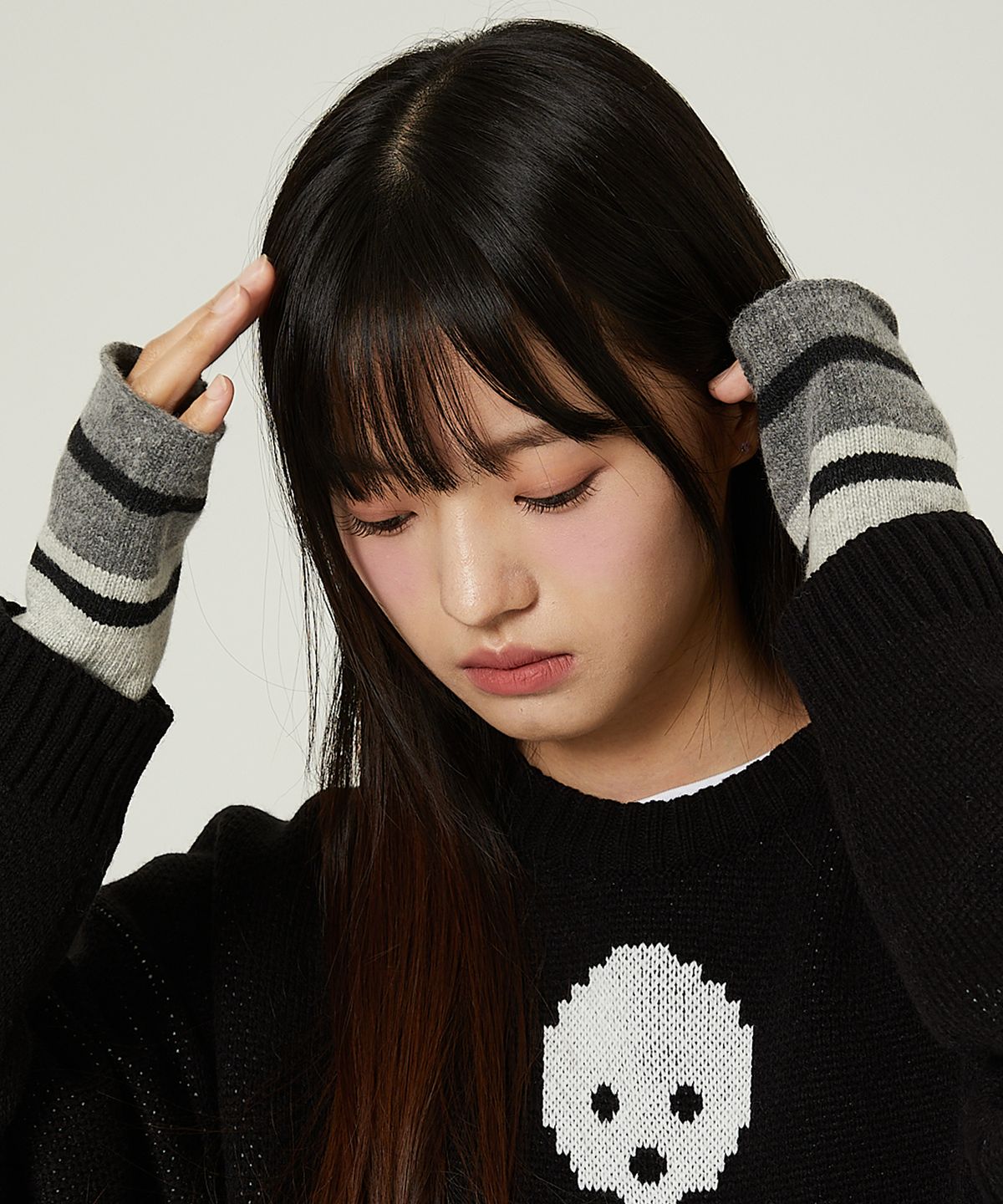 와이케이(WAIKEI) 스트라이프 핸드 워머 그레이