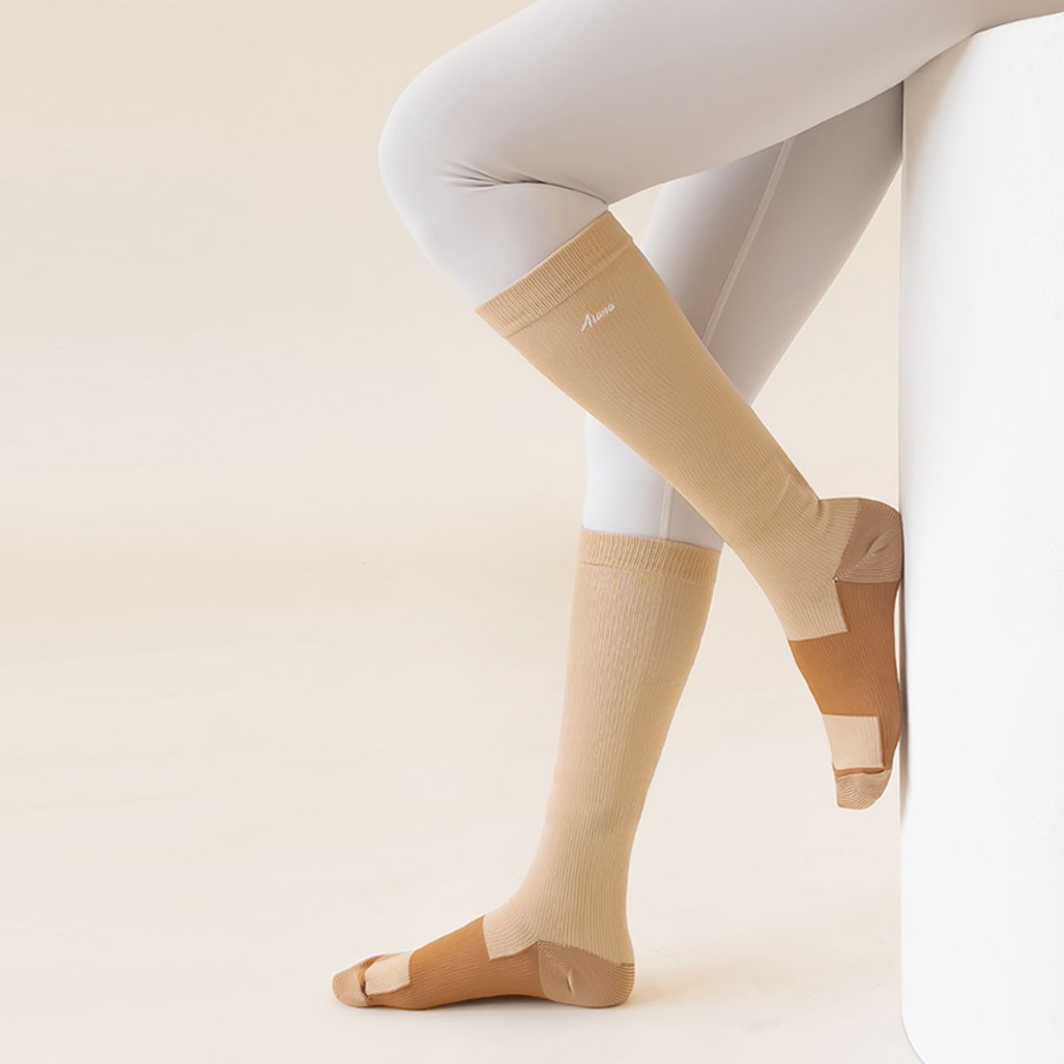 아사나(ASANA) 컴프레션 스포츠 러닝 요가 필라테스 압박니삭스