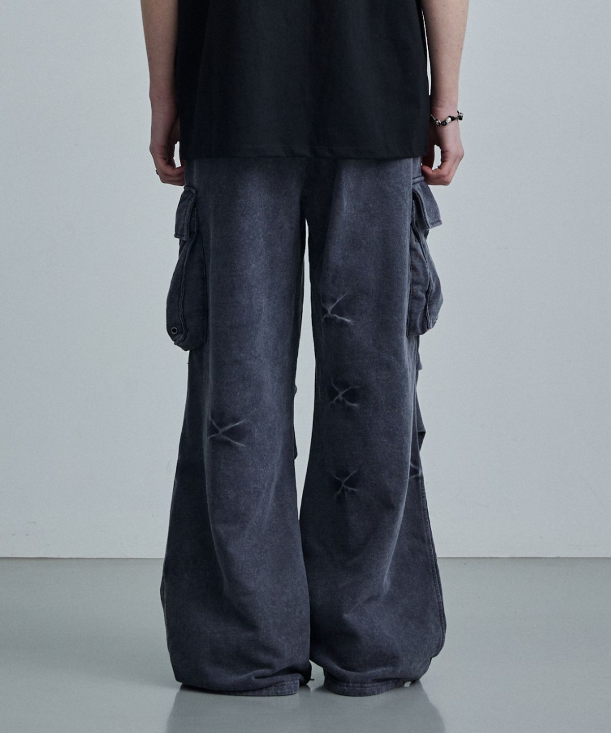 메종미네드(MAISON MINED) PINCH CARGO SWEATPANTS CHARCOAL