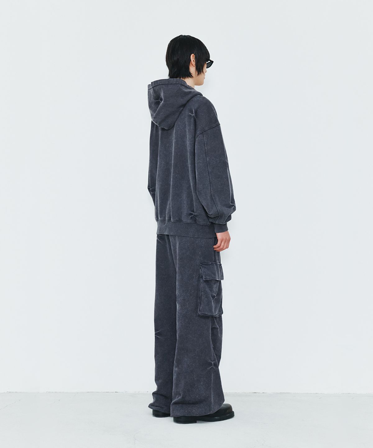 메종미네드(MAISON MINED) PINCH CARGO SWEATPANTS BLACK