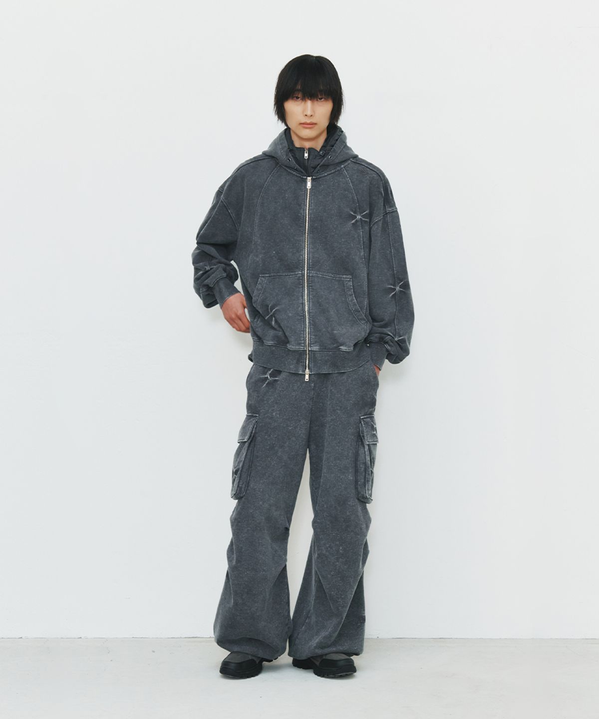 메종미네드(MAISON MINED) PINCH CARGO SWEATPANTS BLACK