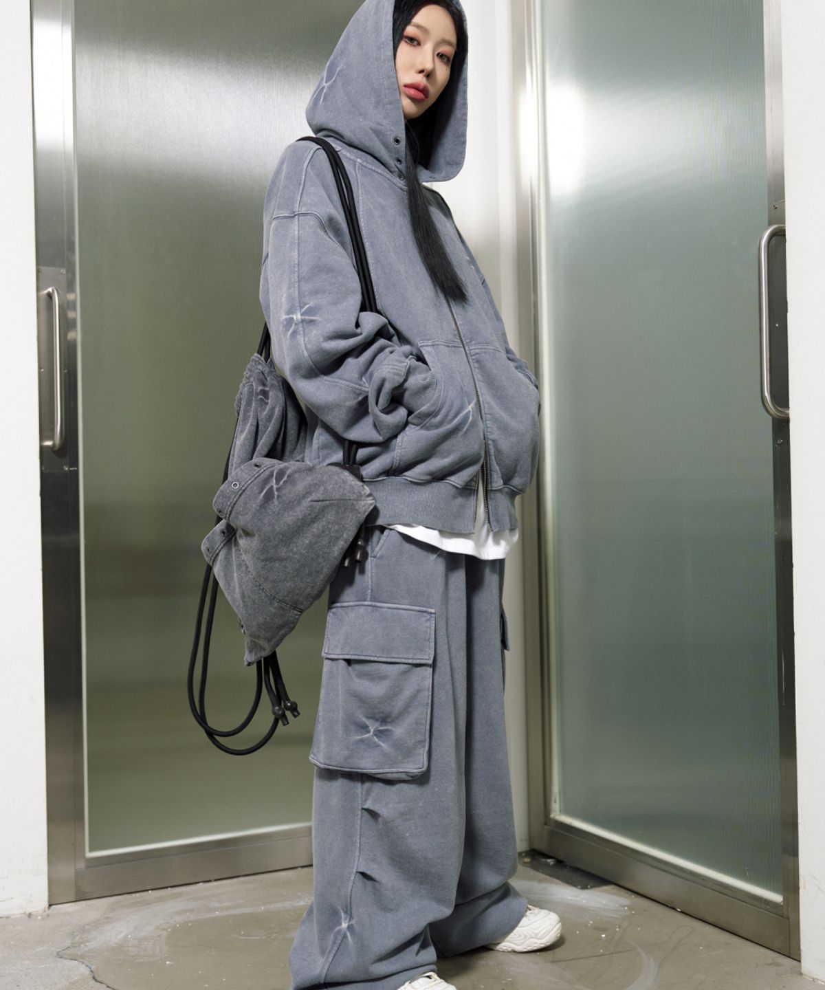 메종미네드(MAISON MINED) PINCH CARGO SWEATPANTS BLACK