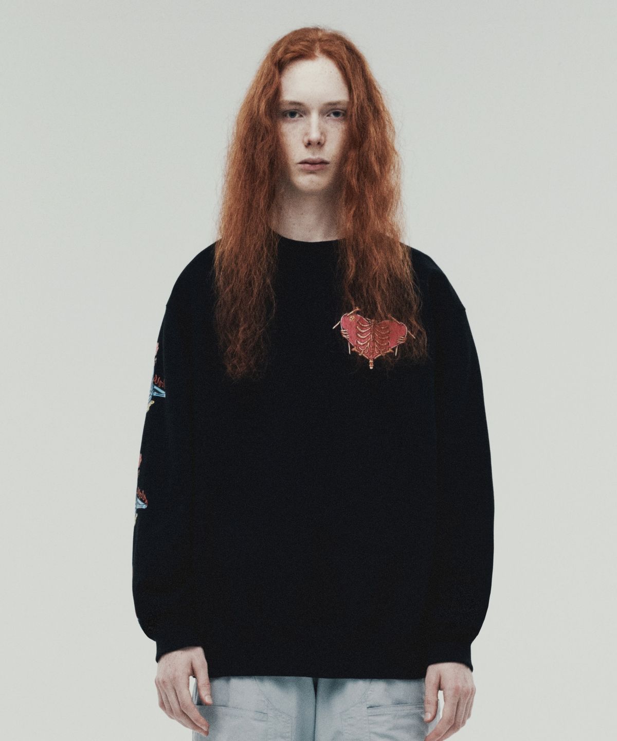 더바이닐하우스(THEVINYLHOUSE) FALL IN LOVE SWEATSHIRTS BLACK (VH2DFUM445A)