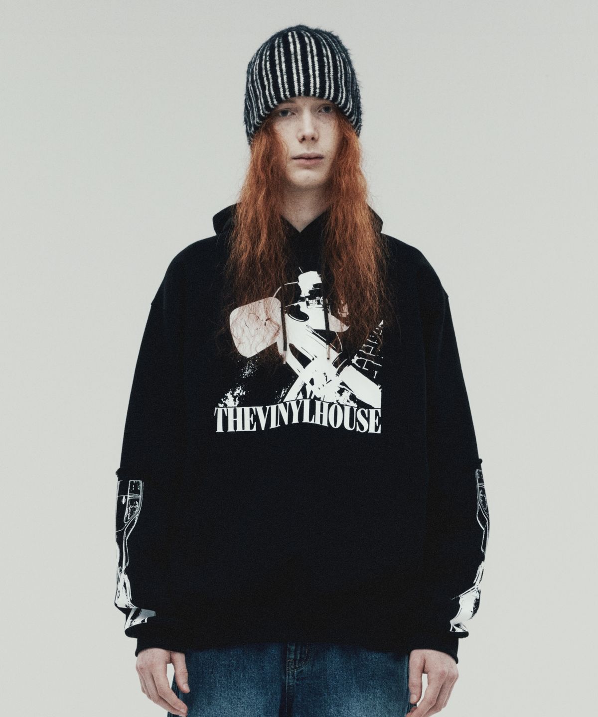 더바이닐하우스(THEVINYLHOUSE) TRAFFIC ACCIDENT HOODIE BLACK (VH2DFUM405A)