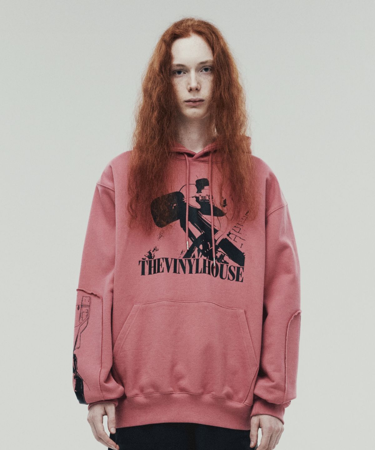 더바이닐하우스(THEVINYLHOUSE) TRAFFIC ACCIDENT HOODIE PINK (VH2DFUM405A)